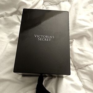 Victoria's Secret Black Laquard Flip Top Displat Gift Box/ Jewelry Box